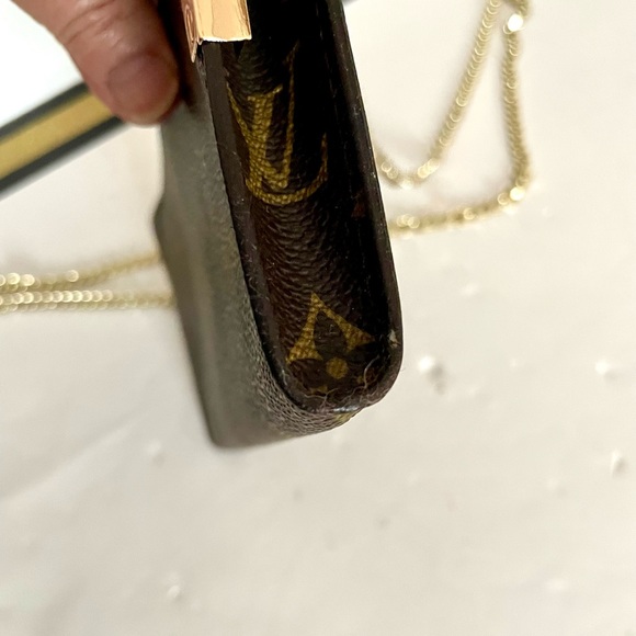 Authentic Louis Vuitton monogram wristlet pouch/ crossbody bag . - Picture 5 of 16